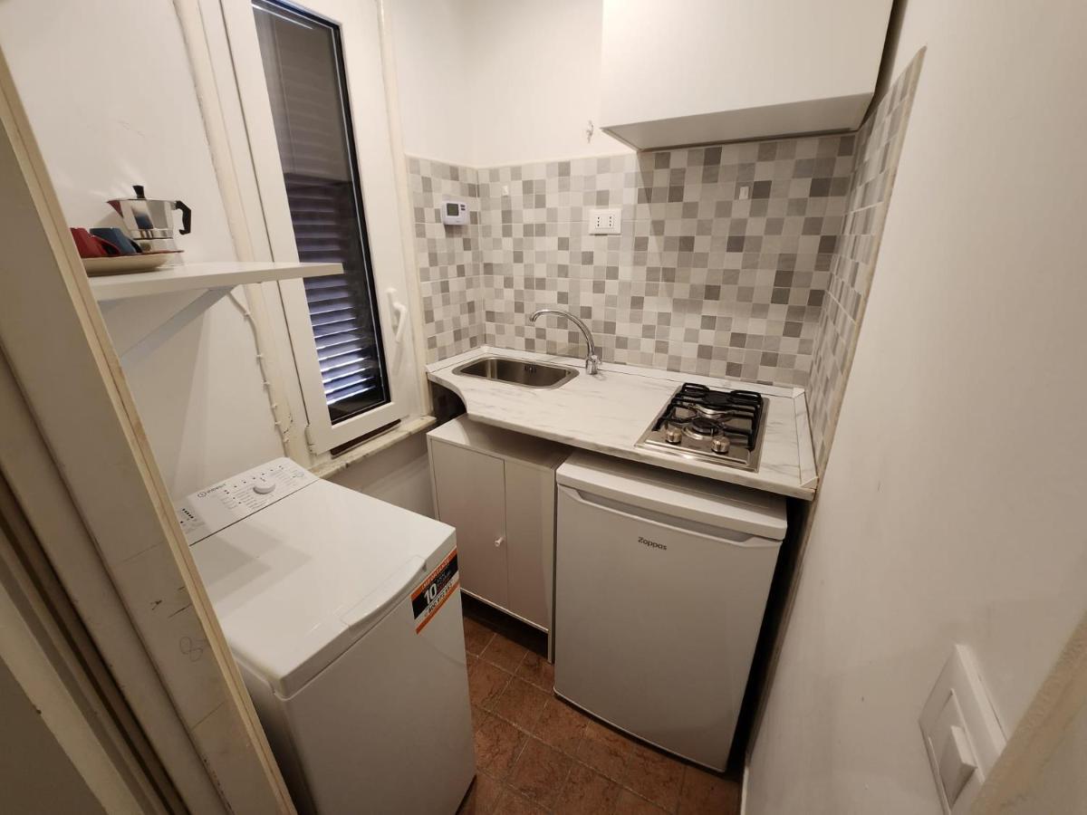 Monolocale Suite Con Terrazzino Rome Bagian luar foto