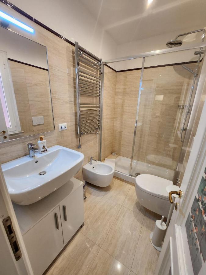 Monolocale Suite Con Terrazzino Rome Bagian luar foto